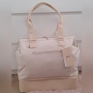 Beis the convertible mini weekender